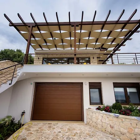 Villa Infinity Blue